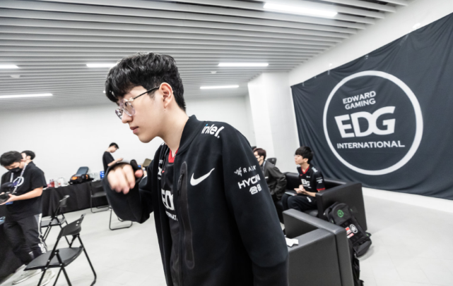 能迫使其他 能迫使其他